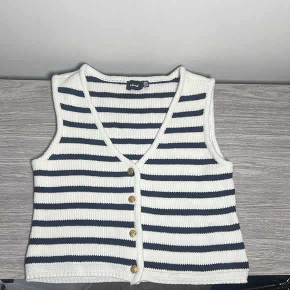 RD Style Black & White Striped Knit Sleeveless Sweater Vest Top Medium - Picture 4 of 7